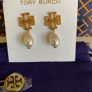TORY BURCH BRITTANY PEARL DROP EARRINGS.